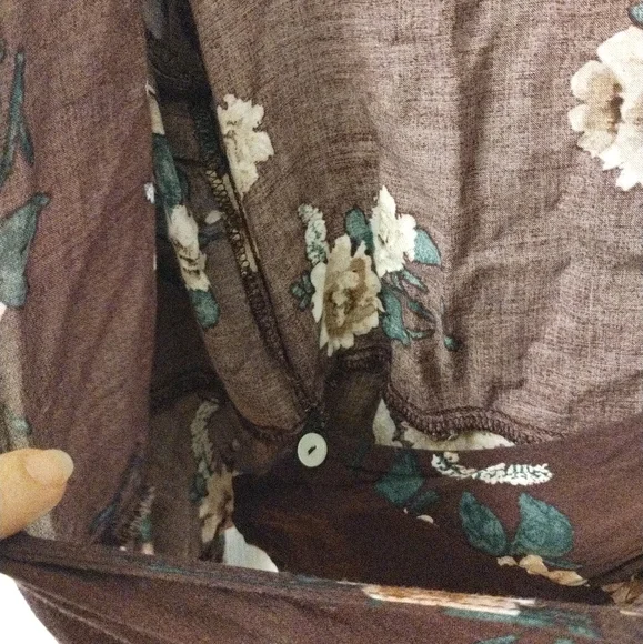 *5 for $20* Wild Fable floral wrap top - Picture 6 of 10